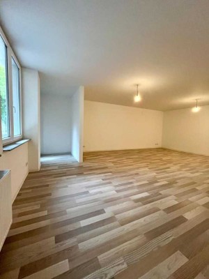 * Loftartige EG-Wohnung * 1,5 Zimmer * Zweitbezug * 1. Monat MIETFREI