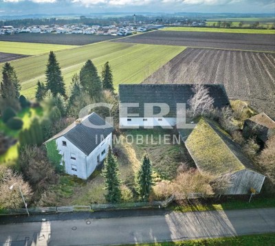 Ehemalige landwirtschaftliche Hofstelle am Ortsrand von Aiterhofen