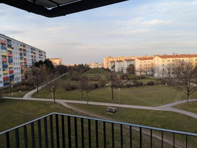 Helle, ruhige 3 Zi. Whg m. Balkon u. Garagenplatz, direkt neben der U2 Hardeggasse (reserviert)