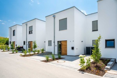 - Exklusives & hochwertiges Reiheneckhaus mit Privatgarten - KFW 40 EE