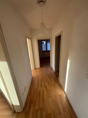 Sehr schöne 3 ZKB im in ruhiger gewachsener Wohnlage sucht neuen Mieter