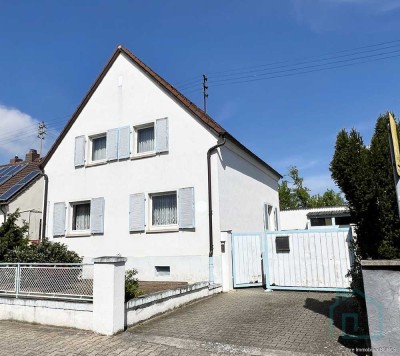 Freistehendes Einfamilienhaus mit Garten, Hof, Garage und  Nebengebäude