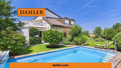 LUXURIÖSE VILLA MIT UNEINSEHBAREM GARTEN IN BESTER LAGE
