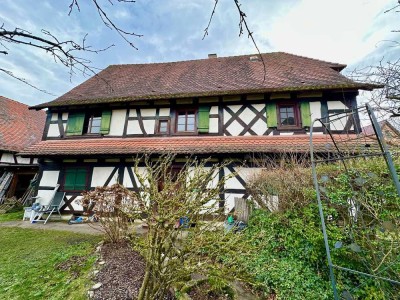 Historisches Fachwerkhaus mit Scheune