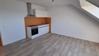 Renovierte 2-Zimmer-DG-Wohnung in zentraler Lage!