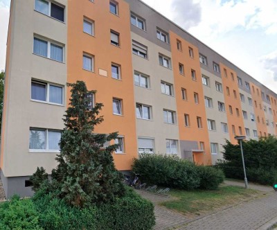 renovierte 3-RWE im 1. OG mit Balkon, Stellplatz in ruhiger Seitenstraße