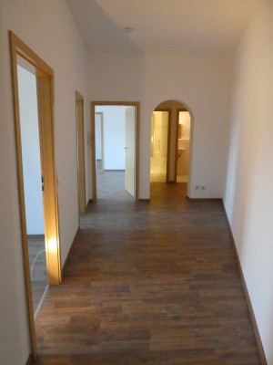 Helle geräumige 3-Zimmer-Wohnung mit Balkon