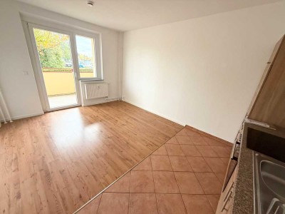 ***NUR FÜR SENIOREN*** Einbauküche, Duschbad, Balkon und Fahrstuhl...!!!