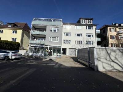 ATTRAKTIVE WOHNUNG: RENOVIERT MIT GARAGE & BALKON