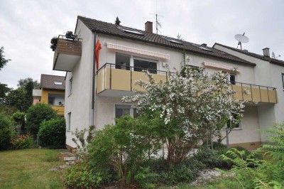 Sonnige 3-Zimmer-EG-Wohnung am Waldrand mit Terrasse in S-Dürrlewang, nahe der S-Bahn gelegen