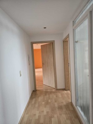 Günstige, gepflegte 3-Raum-DG-Wohnung mit Balkon in Lutherstadt Eisleben