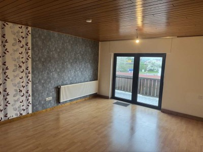 Gepflegte 4-Zimmer Wohnung im 1. OG in Neustadt (Hessen)