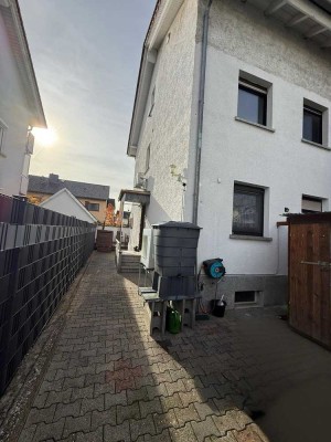 Modernisierte Doppelhaushälfte mit Einliegerwohnung