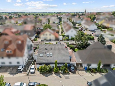 Zweifamilienhaus mit zwei Garagen und Garten in dem schönen Ort Ellerstadt bei Bad Dürkheim