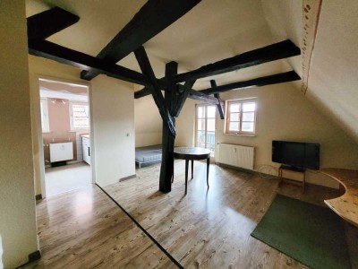 SOFORT FREI!!! Gemütliche, möblierte Dachgeschosswohnung in zentraler Lage