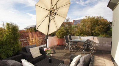 Helle 3-Zi.-DG-Wohnung mit 2 Balkonen und Weitblick in Herrenberg-Mönchberg