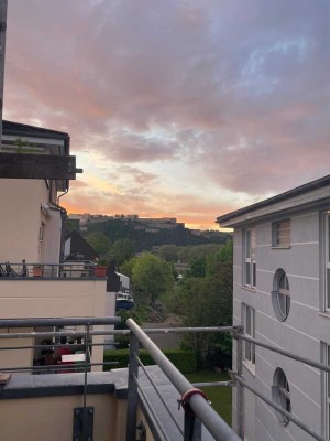Modernisierte 3-Raum-Terrassenwohnung mit Balkon und Einbauküche in Koblenz