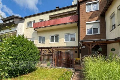 Großzügiges Zweifamilienhaus mit Balkon, Garten und Garage-vielseitig nutzbar und in zentraler Lage