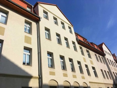 Altbaucharme nach Komplettsanierung - Wohnung mit Badewanne, Stellplatz UND Garten