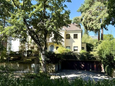 Großzügige 6-Zimmer-Altbauwohnung mit Wintergarten, 2-Balkonen, Garage und Keller in Berlin-Westend