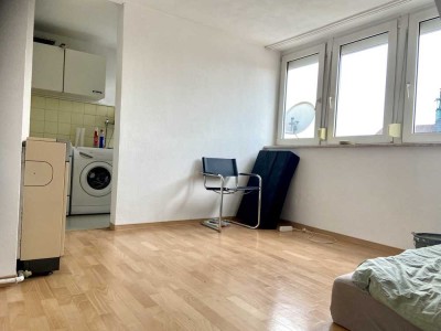 Helle 1-Zimmer-DG-Wohnung in Würzburg