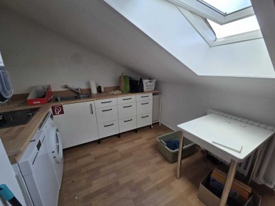 1,5-Zimmer-DG-Wohnung in Karlsruhe neu möbliert