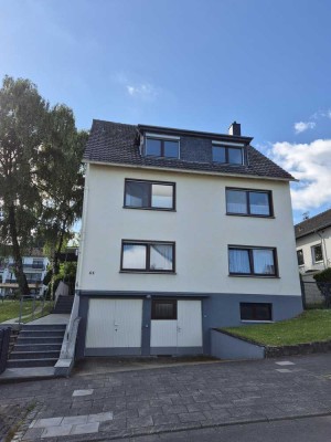 Schöne und modernisierte 3-Zimmer-Obergeschosswohnung mit Einbauküche in Bonn