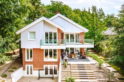 Luxus trifft Natur: Einzigartige Villa mit Ilmenauzugang.