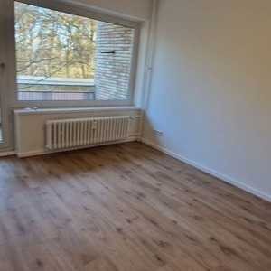 frisch sanierte 2 Zimmer Wohnung mit Einbauküche und Balkon