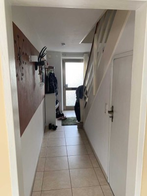 Vollständig renoviertes Reihenhaus mit fünf Zimmern und EBK in Pfersee, Augsburg