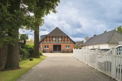 Wohnen im Fachwerkhaus: Ansprechende 4-Zimmer-Wohnung mit Einbauküche und Dachterrasse