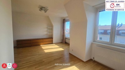 *RESERVIERT* Dachgeschosswohnung mit 3 Zimmern auf ca. 70m2 inkl. Garage - Ruhige Lage, Lichtdurchflutet und hochwertig ausgestattet!