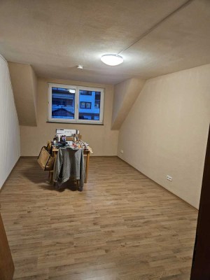 Helle 2,5-Zimmer Wohnung im 2. OG in Vallendar ab 15.12.25