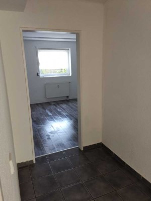 Freundliche und sanierte 3-Zimmer-Souterrain-Wohnung in Dortmund