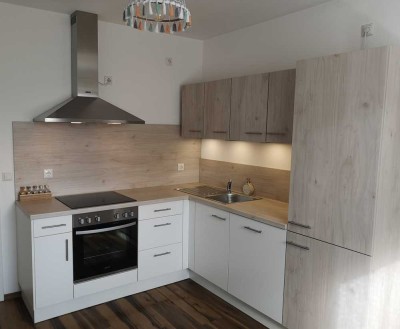 Helle 2-Zimmer-Wohnung mit Balkon und EBK in Schierling