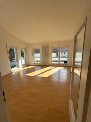 Gepflegte Dachgeschosswohnug mit Dachterrasse, Tiefgarage