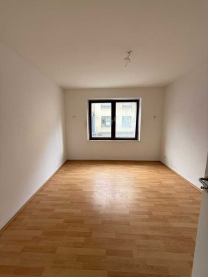 Zentrale 3- Zimmer Wohnung | Balkon + Stellplatz | Ab sofort
