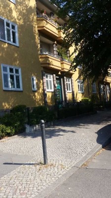 Bezugsfrei! Altbauwohnung im Kiez von Adlershof provisionsfrei zu verkaufen!