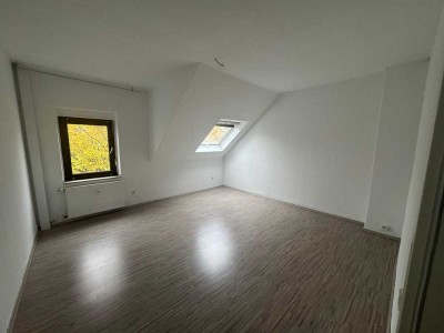 Helle 2-Zimmer-Wohnung mit zusätzlichem Dachgeschossraum in ruhiger Lage von Recklinghausen