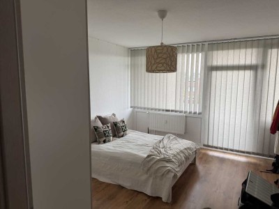 Modernisierte Wohnung mit zwei Zimmern sowie Balkon und Einbauküche in Erftstadt