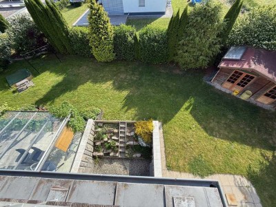 Großzügige 4-Zimmer Wohnung im EFH. 1.OG, mit Einbauküche+ große Terrasse + 2 Balkone + Internet