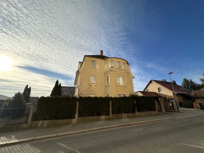 Provisionsfrei! Sonnige 4-Raum-Dachgeschosswohnung mit tollem Grundriss & klasse Ausblick!