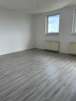 helle sonnige 2-Raum-Dachgeschoßwohnung mit Dachterrasse