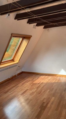 Renovierte 2-Raum-Wohnung mit Einbauküche in Halstenbek mit Blick ins Grüne!