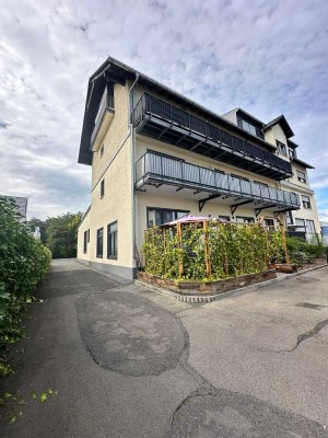 Wohnen wie im Einfamilienhaus mit den Vorteilen eines Mehrfamilie -  3,5 ZKB mit Balkon und Terrasse