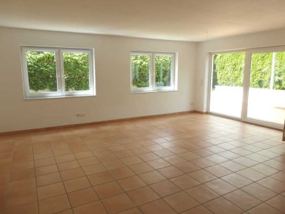 3-Raum UG-Wohnung mit gehobener Innenausstattung auch Büro / Praxis / Studio möglich!