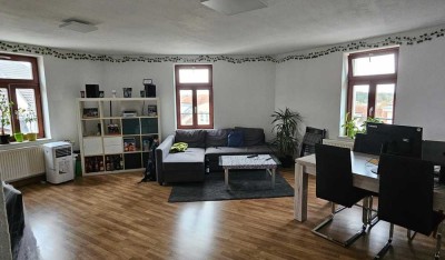 *TIPP* Schönes DG- Apartment mit EBK, Laminat, Aufzug....! Nutzen bis ins hohe Alter*