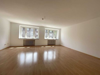 Großzügige 5-Zimmer-WG-taugliche Wohnung mit Terrasse im Herzen von Aachen!!