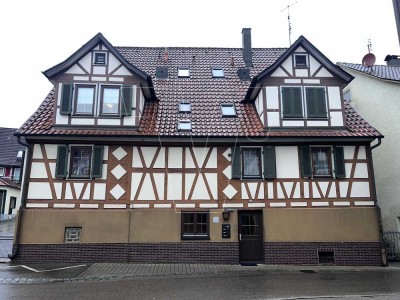 Schöne Maisonette-Wohnung mit Wintergarten und zwei Bädern