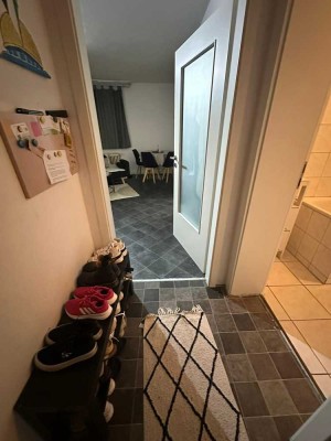 Helle 2,5-Zimmer-Wohnung mit Einbauküche